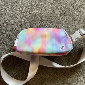 Like new, Lululemon Everywhere Belt Bag